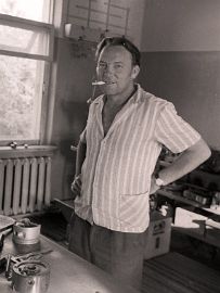 М.Ю. Коленцев в мастерской М.Ю. Коленцев в мастерской ЮС ГАИШ. 1973 год.