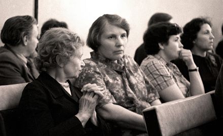 Якунина Г.В. и Кирюхина А.И. На учёном совете 1982 г.