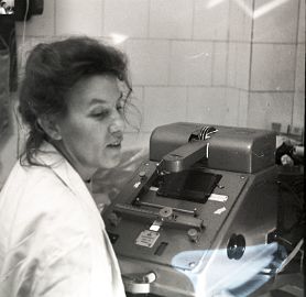 Бируля Тамара Андреевна и микроденситометр 1985 год.
